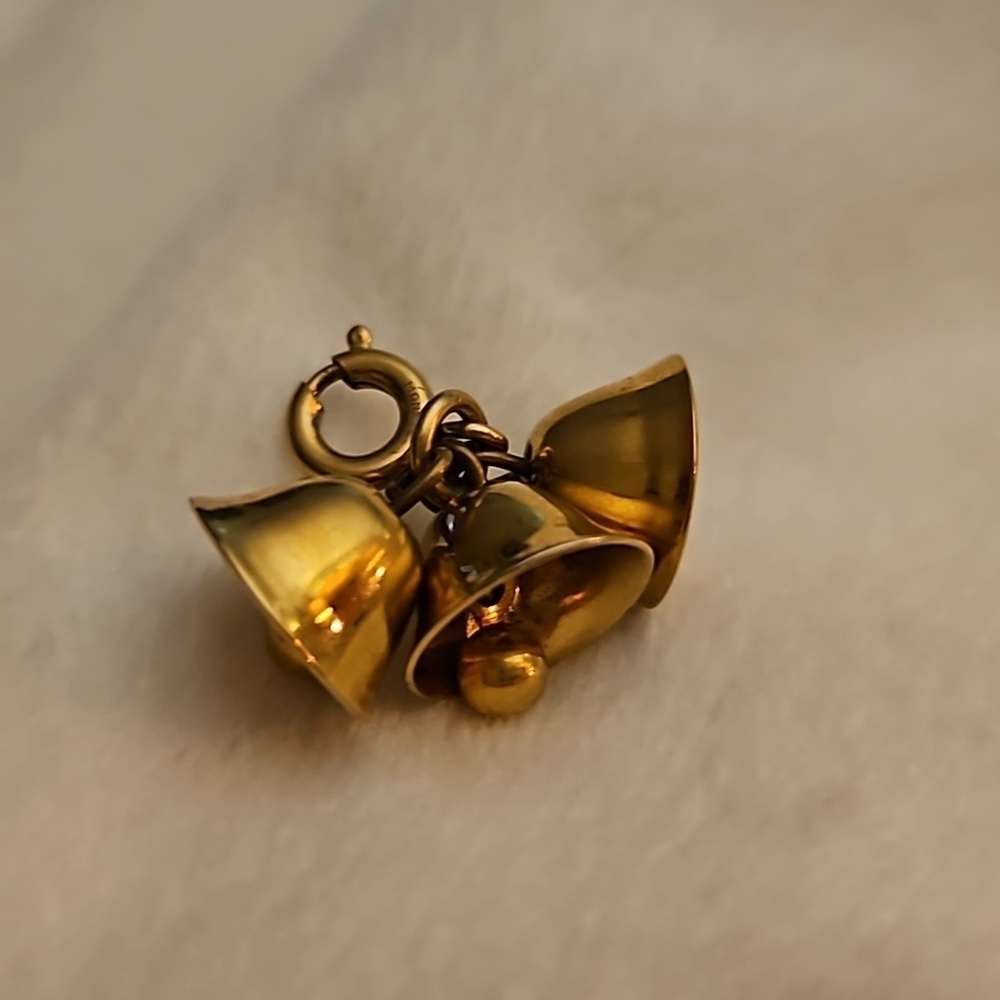 Vintage 1960s Christmas Jingle Bells Charm - Picture 3 of 4